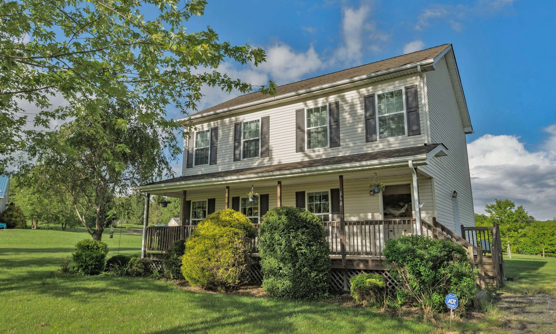 Image number 1 for the current listing