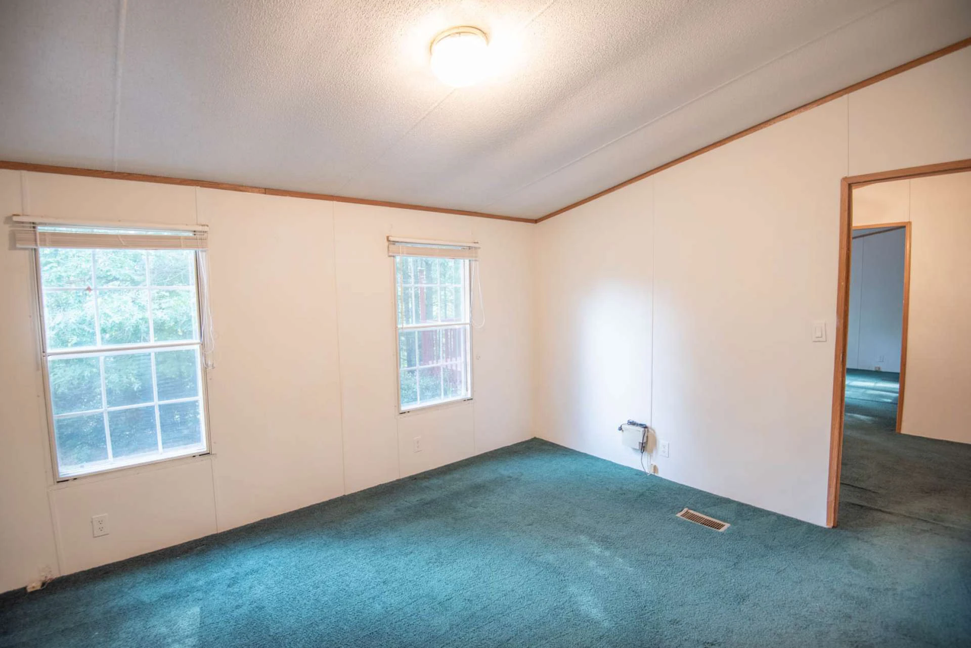 Image number 2 for the current listing
