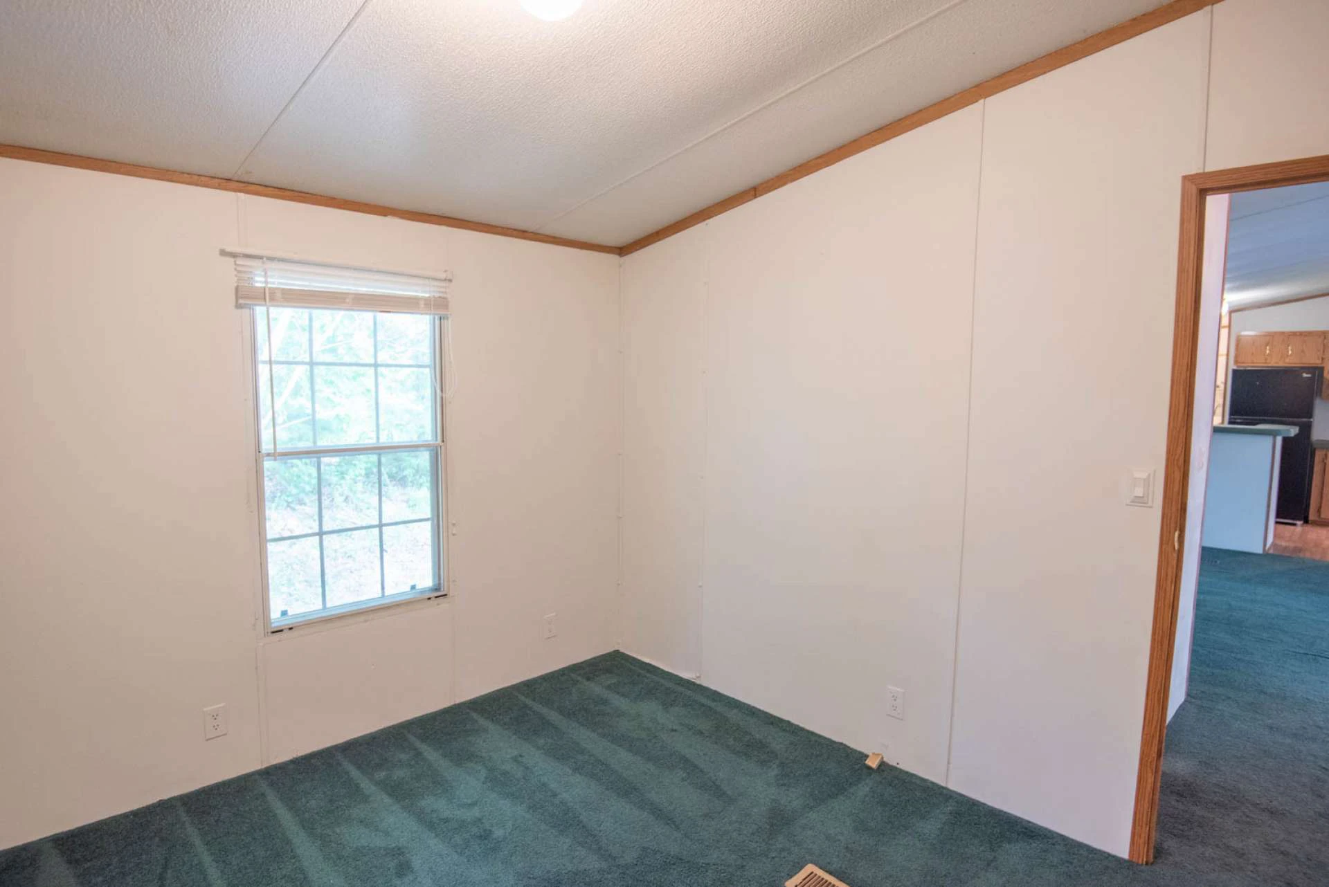 Image number 9 for the current listing
