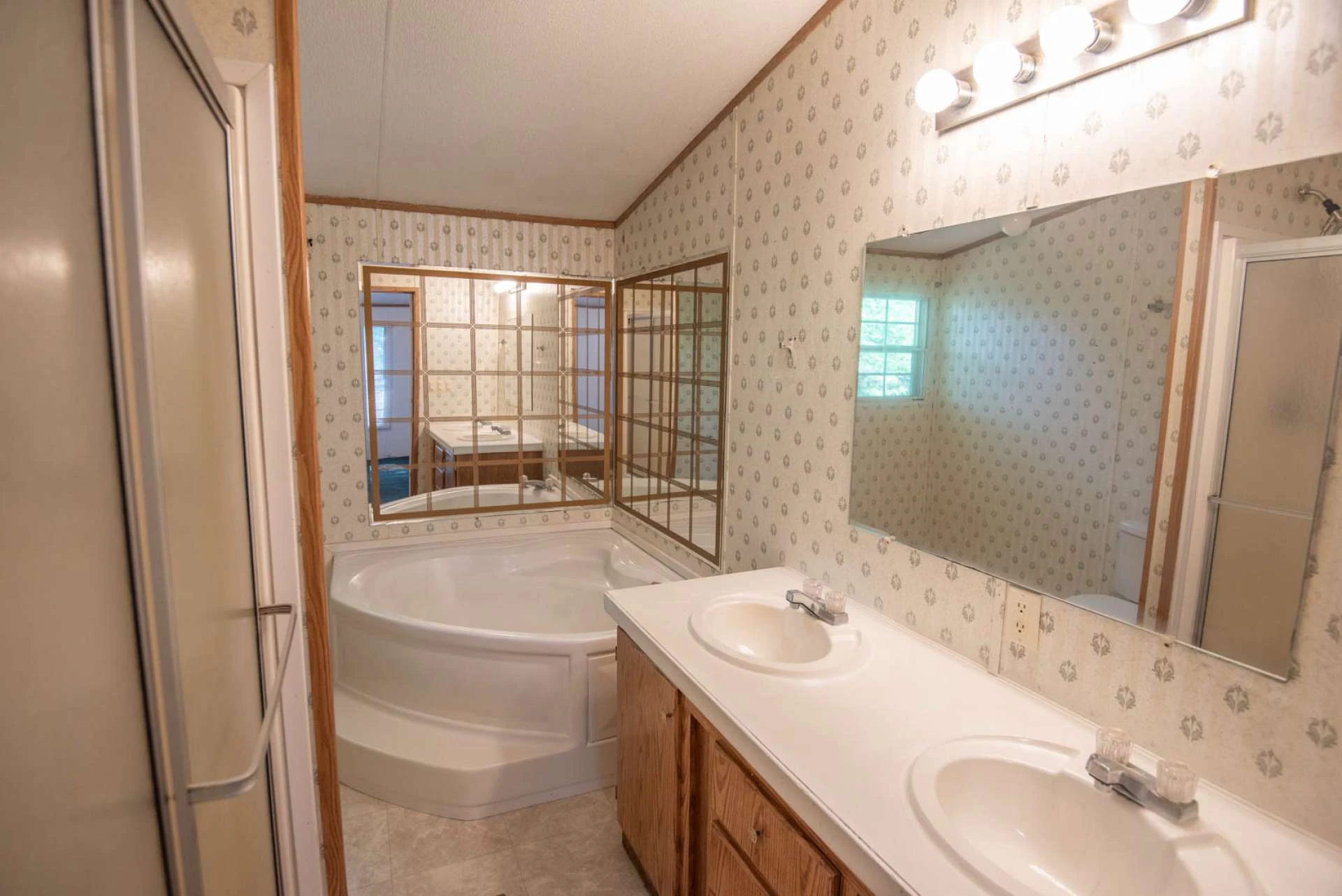 Image number 7 for the current listing