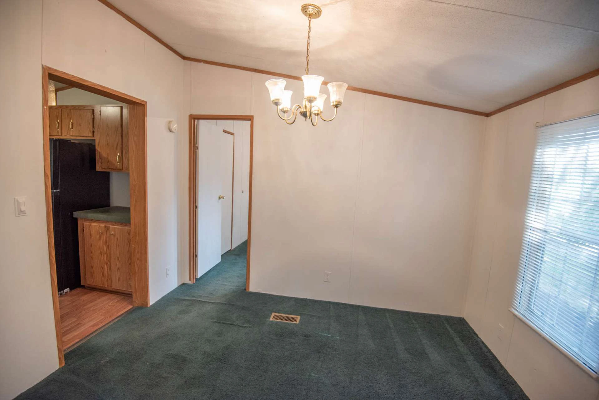 Image number 18 for the current listing