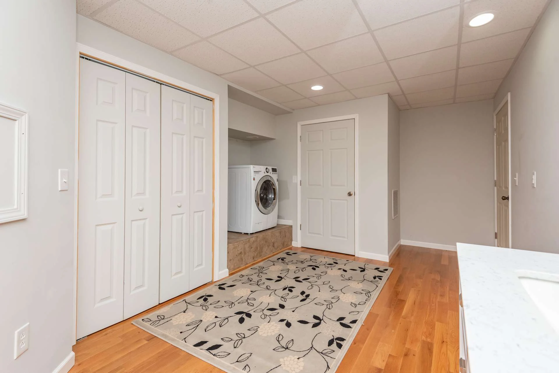 Image number 2 for the current listing