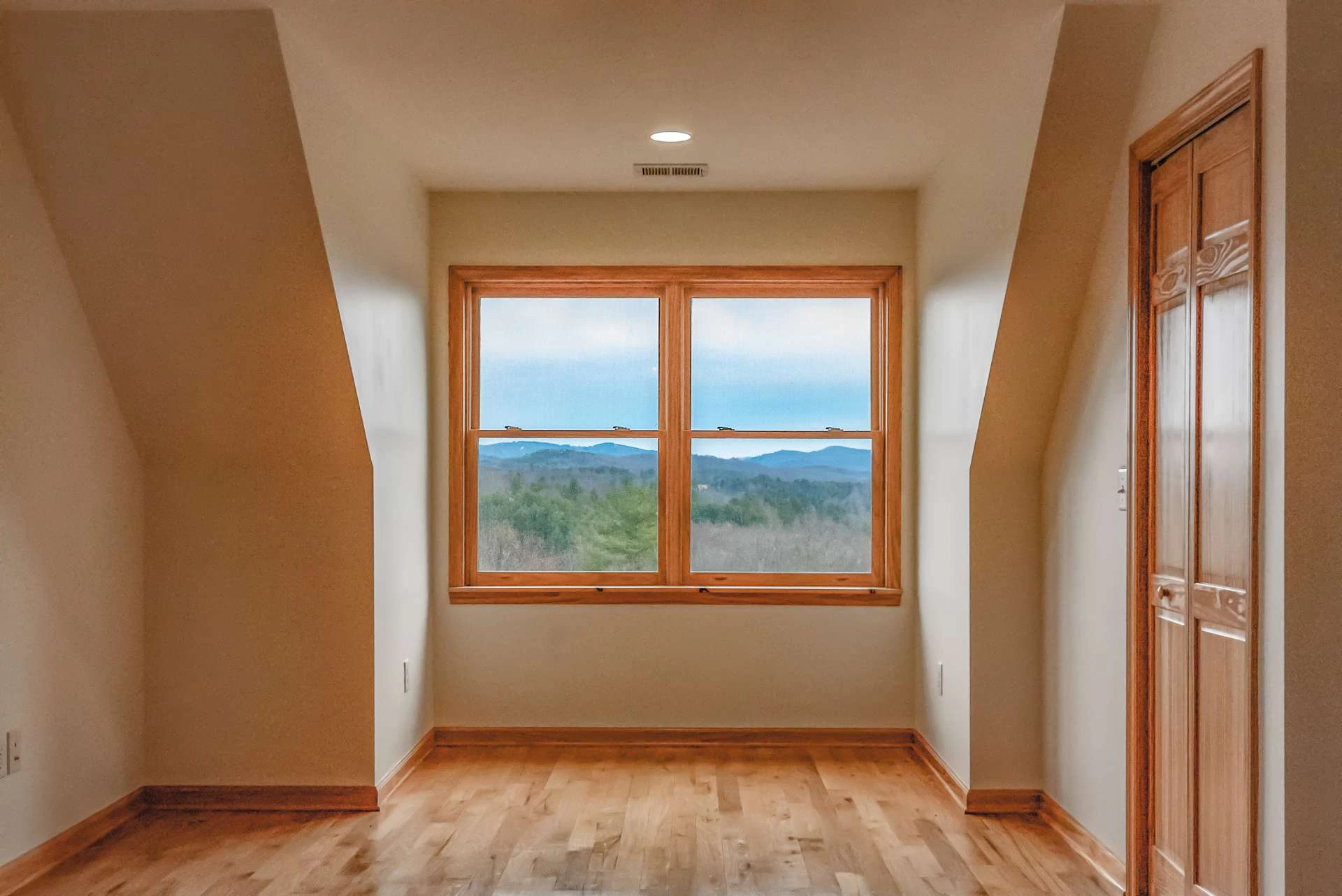 Image number 12 for the current listing
