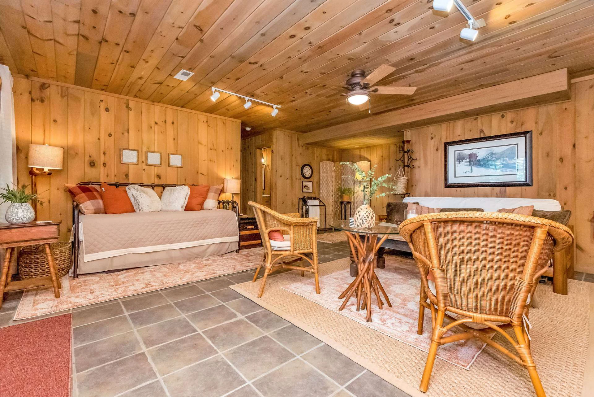 Image number 7 for the current listing