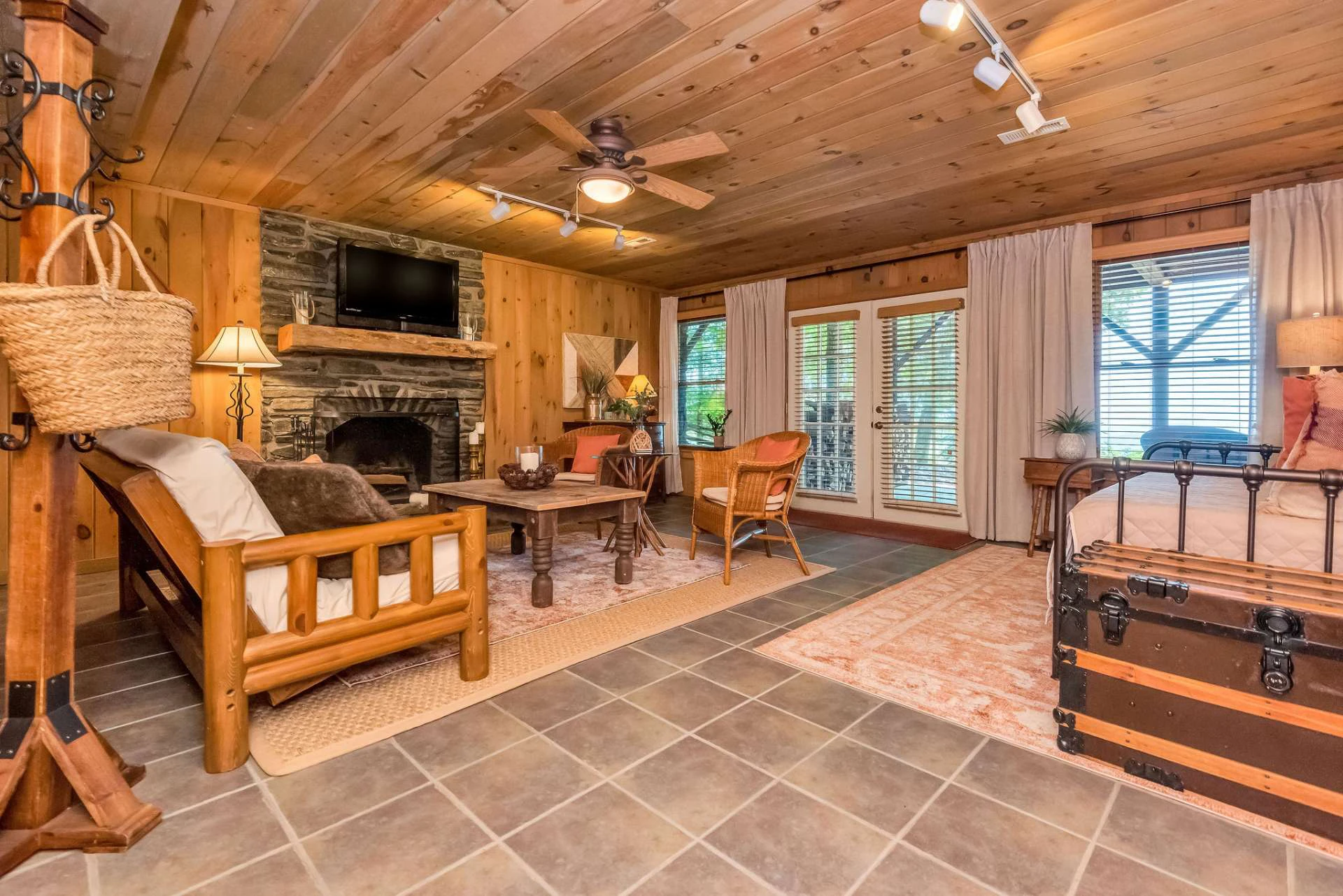 Image number 9 for the current listing