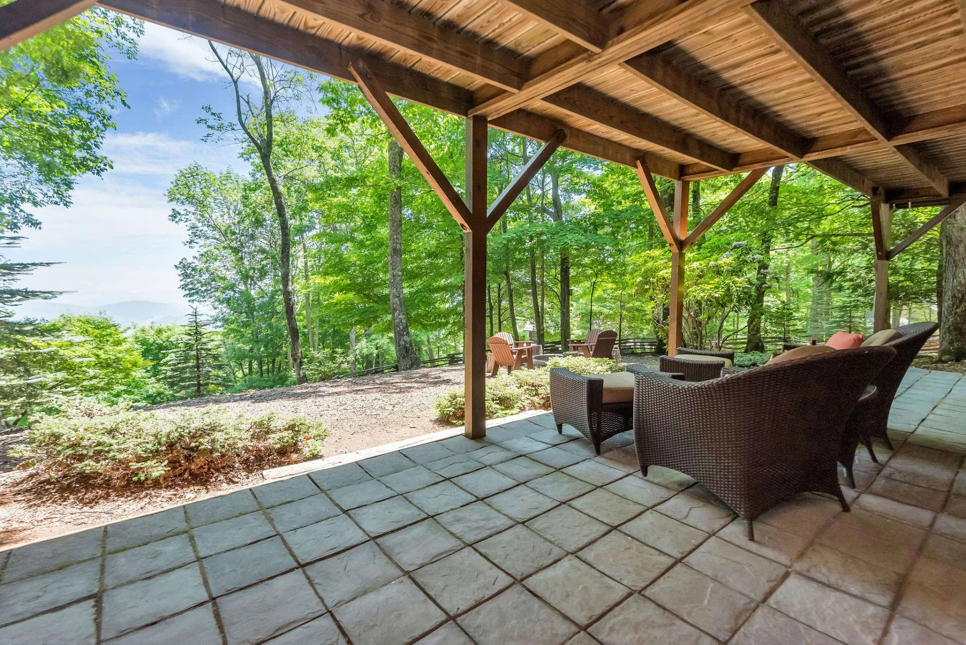 Image number 2 for the current listing