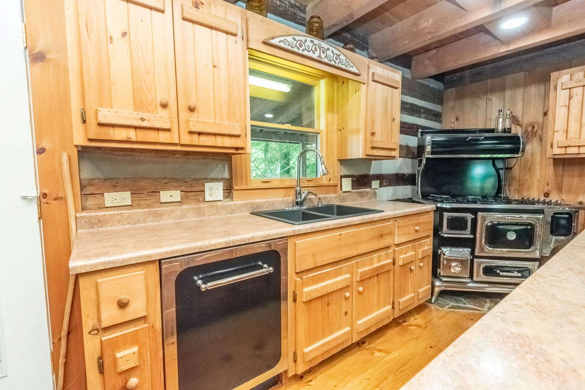 Image number 8 for the current listing