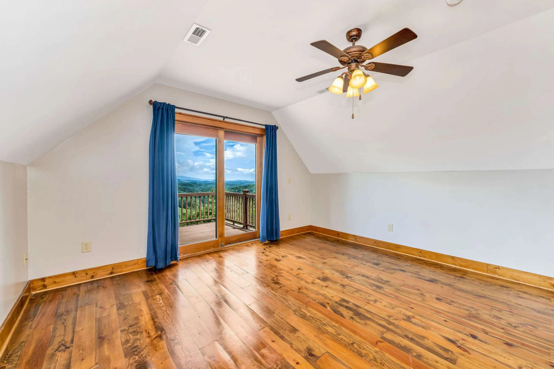 Image number 4 for the current listing