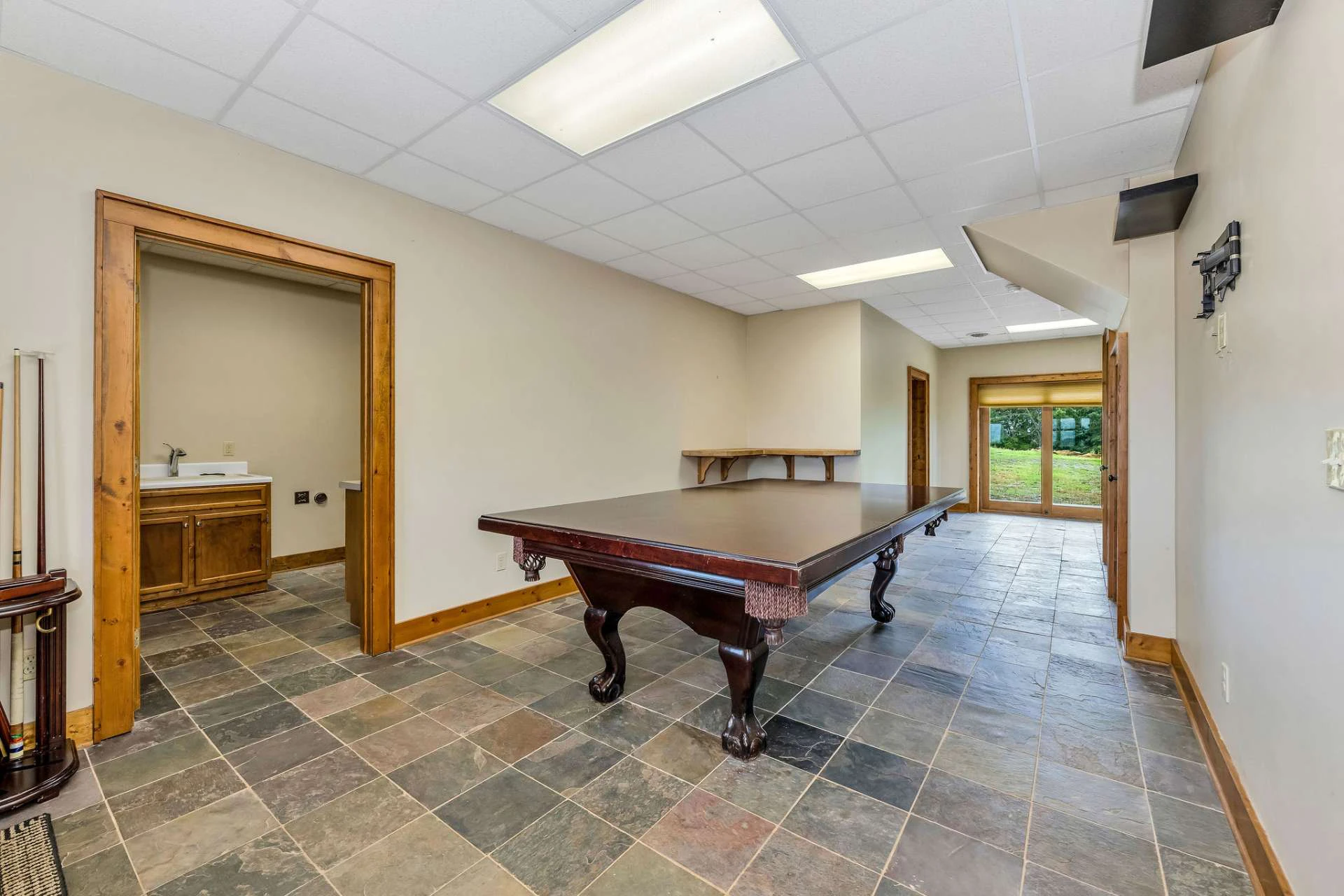 Image number 8 for the current listing