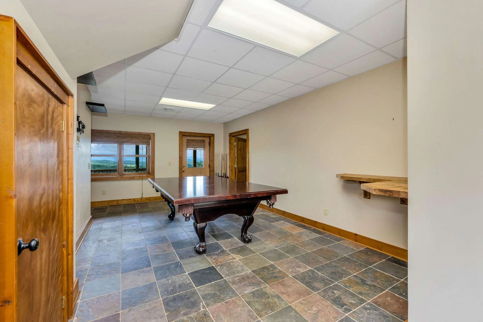 Image number 9 for the current listing