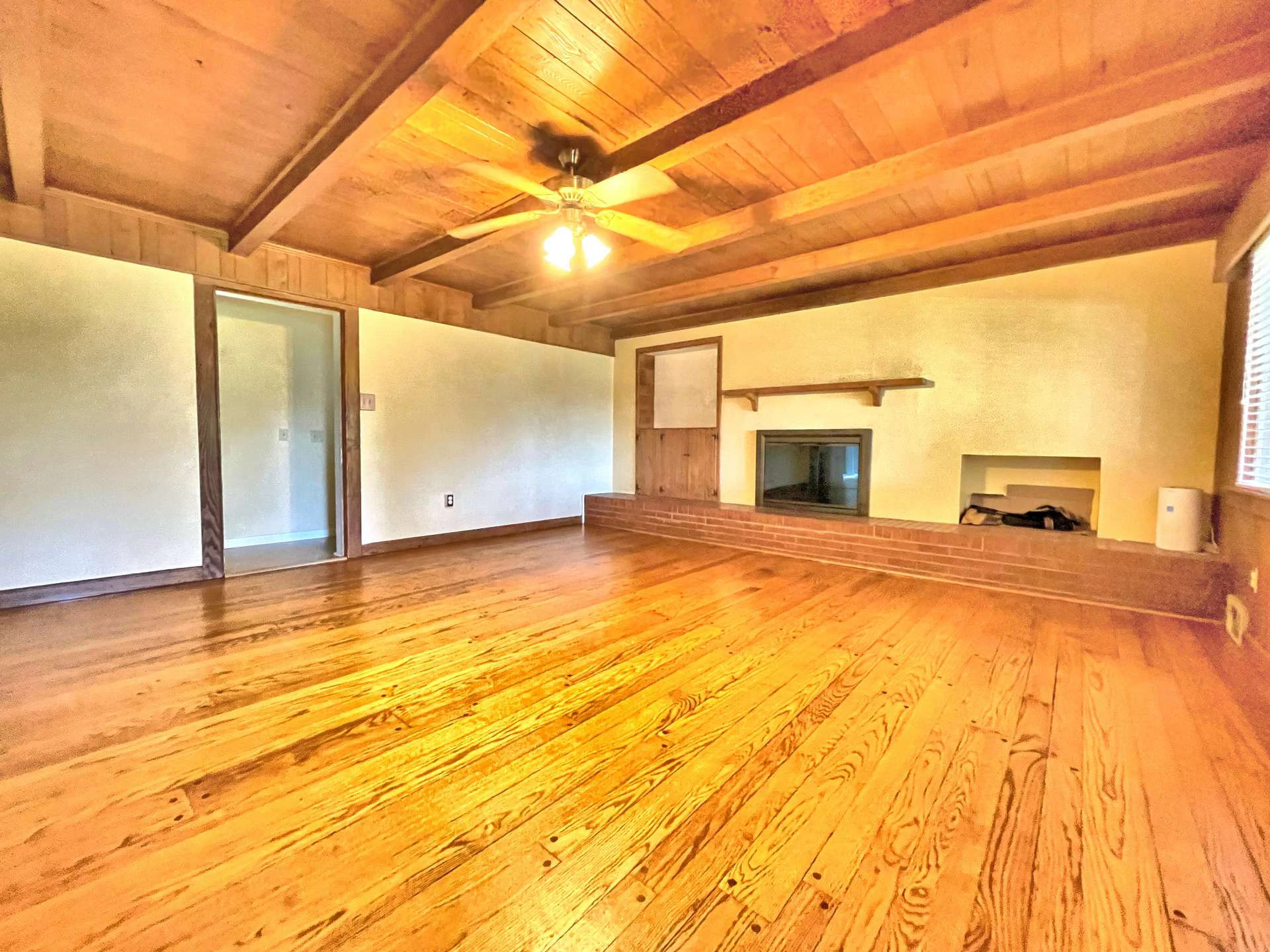 Image number 15 for the current listing