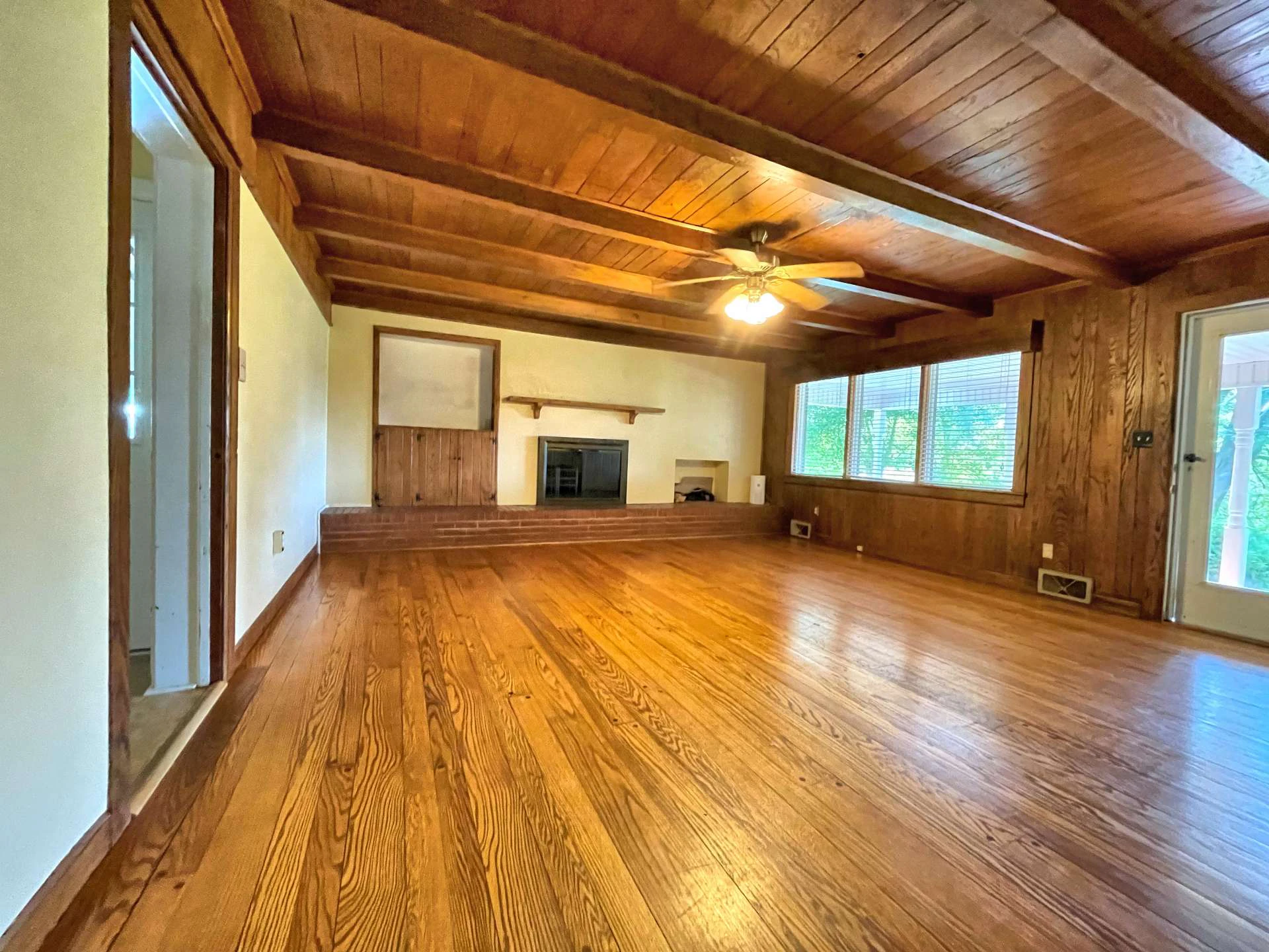 Image number 19 for the current listing