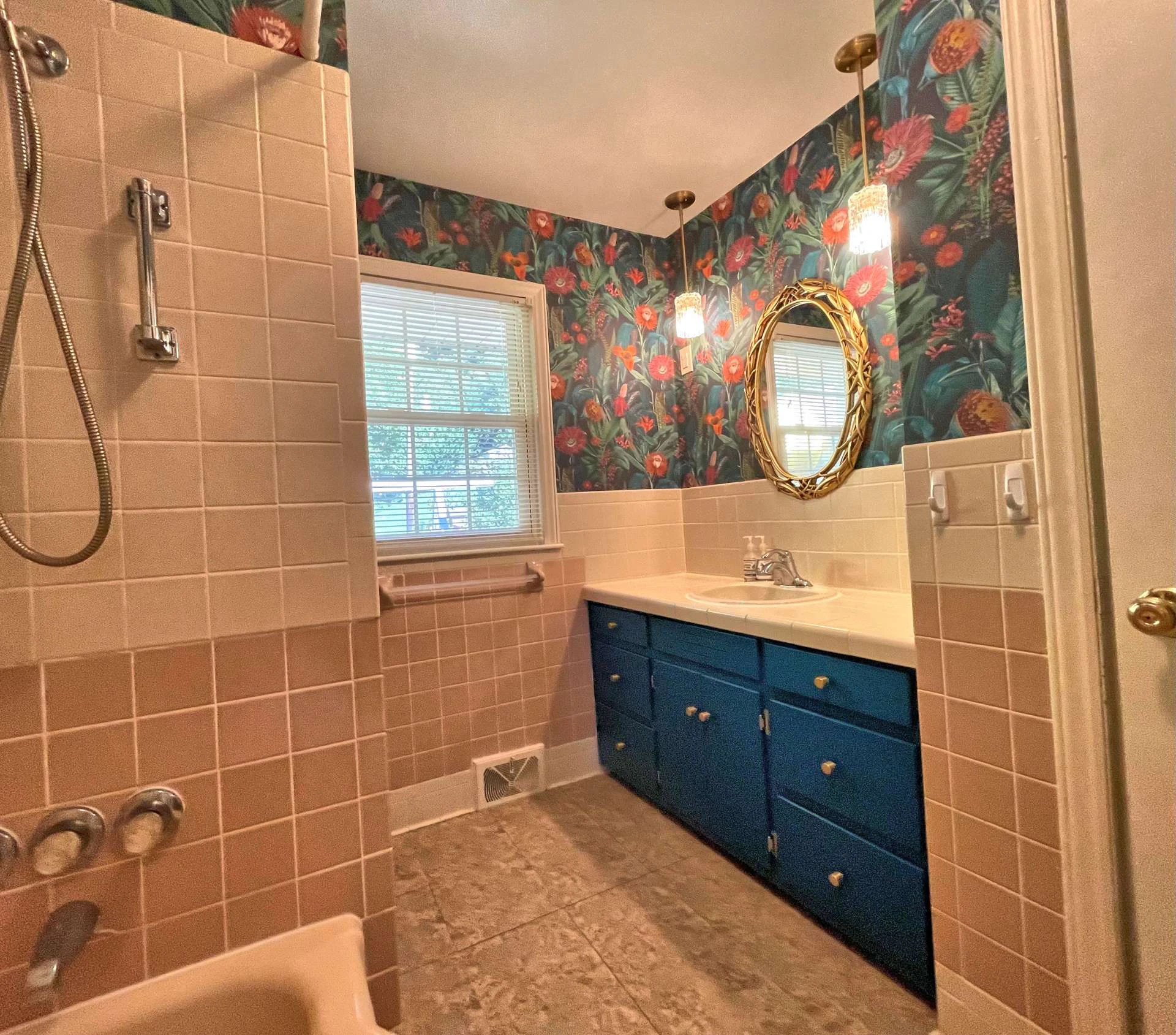 Image number 3 for the current listing