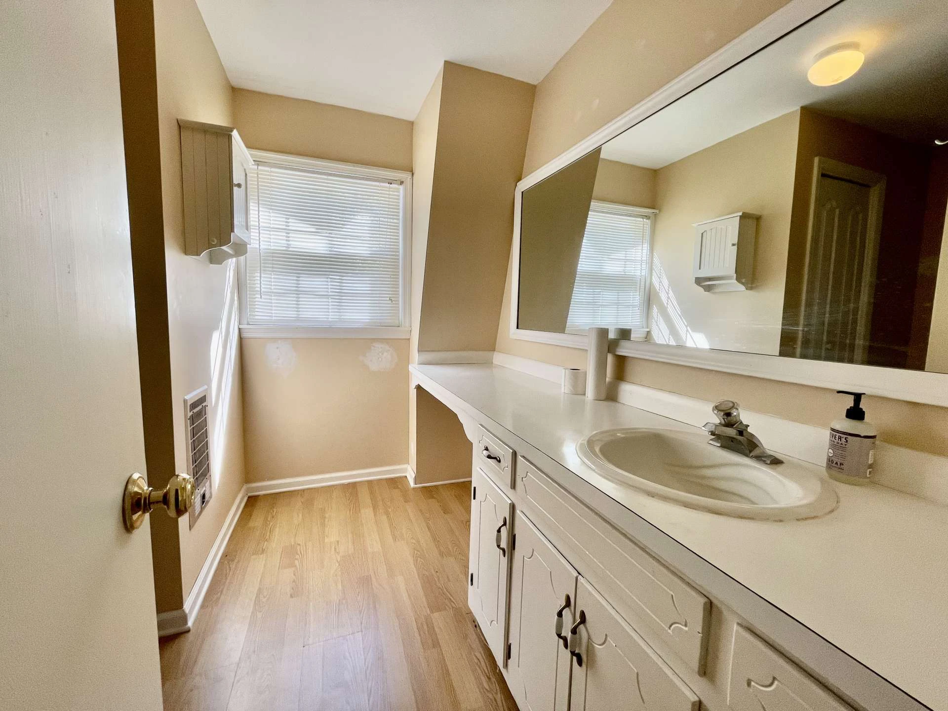 Image number 6 for the current listing
