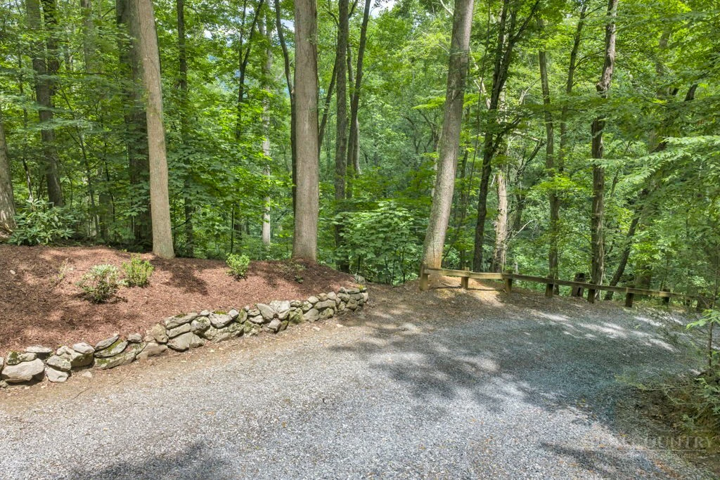 Image number 21 for the current listing