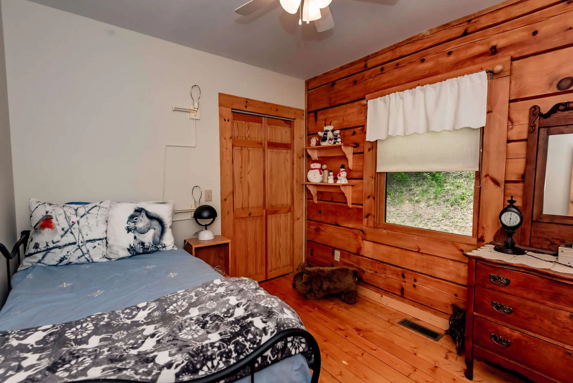 Image number 14 for the current listing