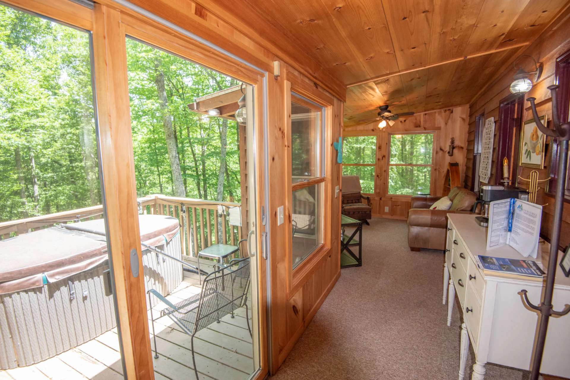 Image number 17 for the current listing