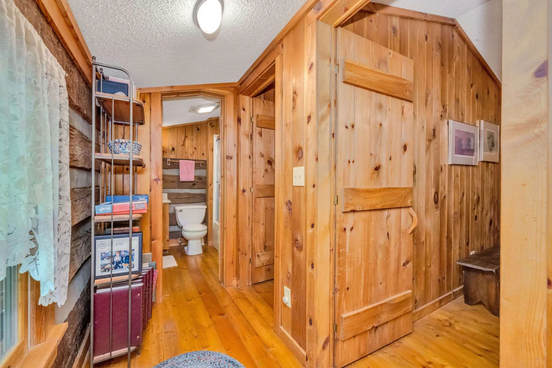 Image number 19 for the current listing