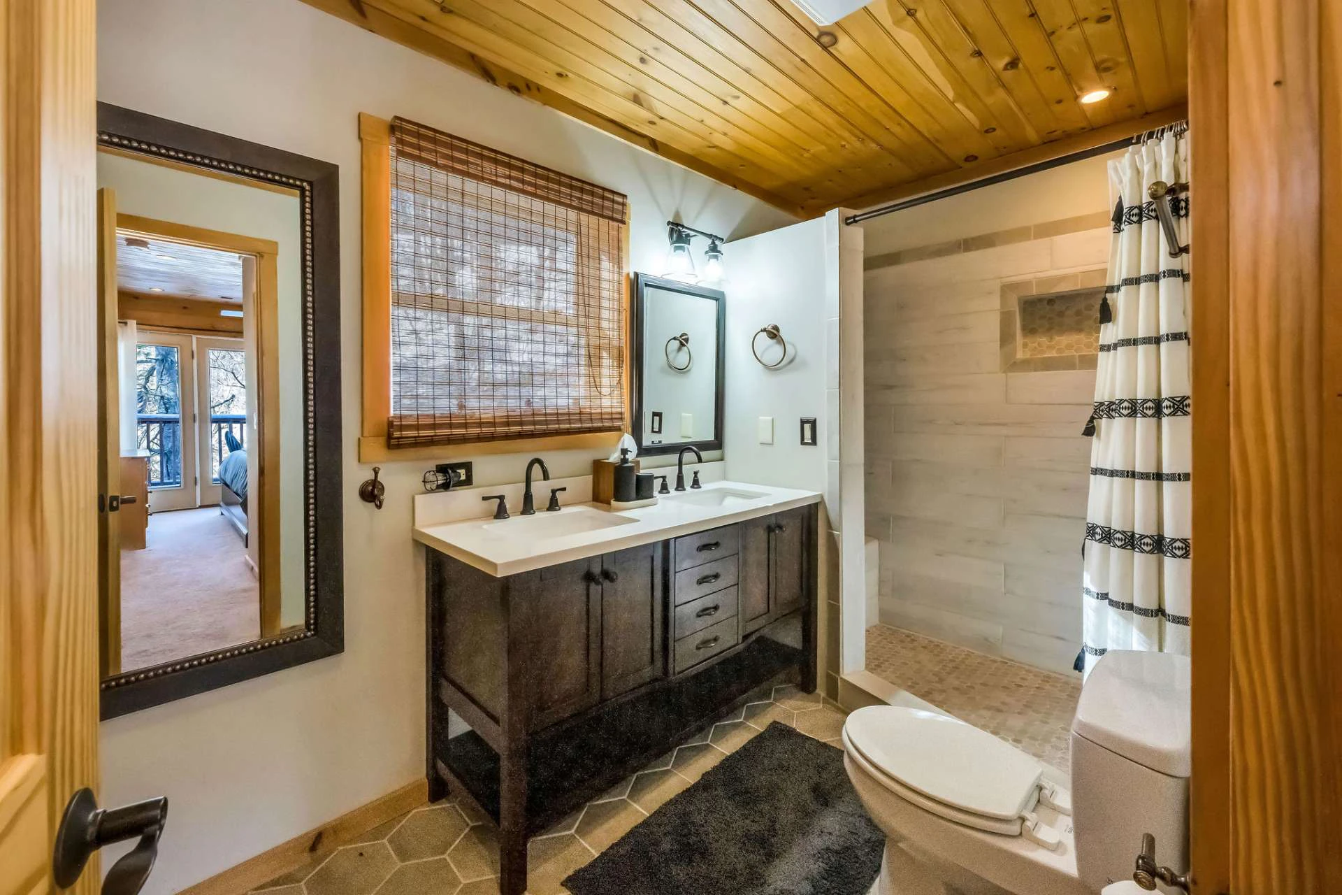 Image number 3 for the current listing