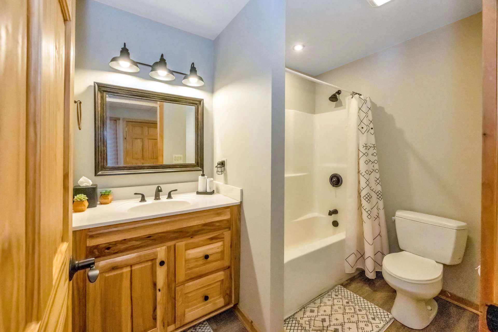 Image number 18 for the current listing