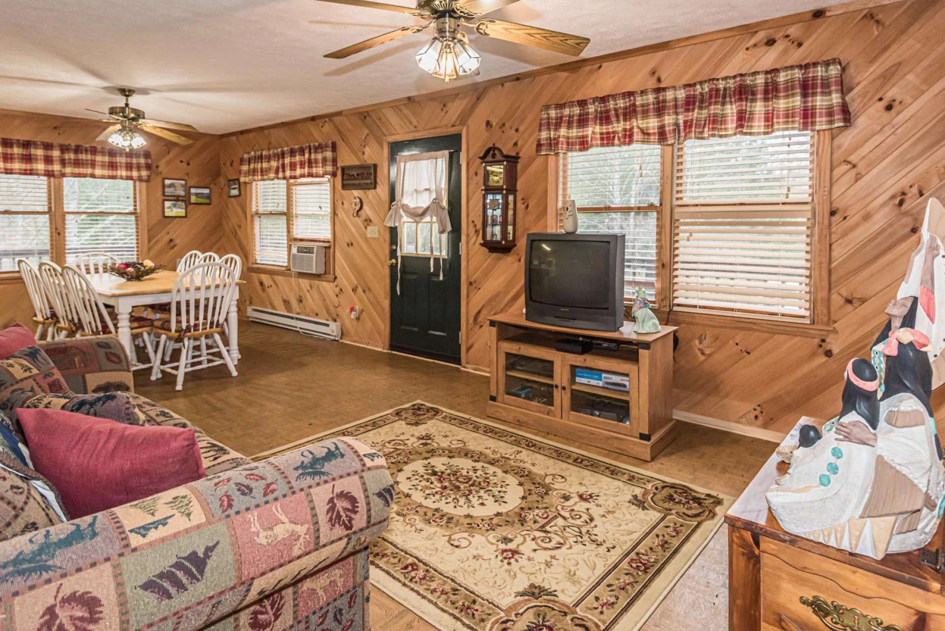 Image number 2 for the current listing