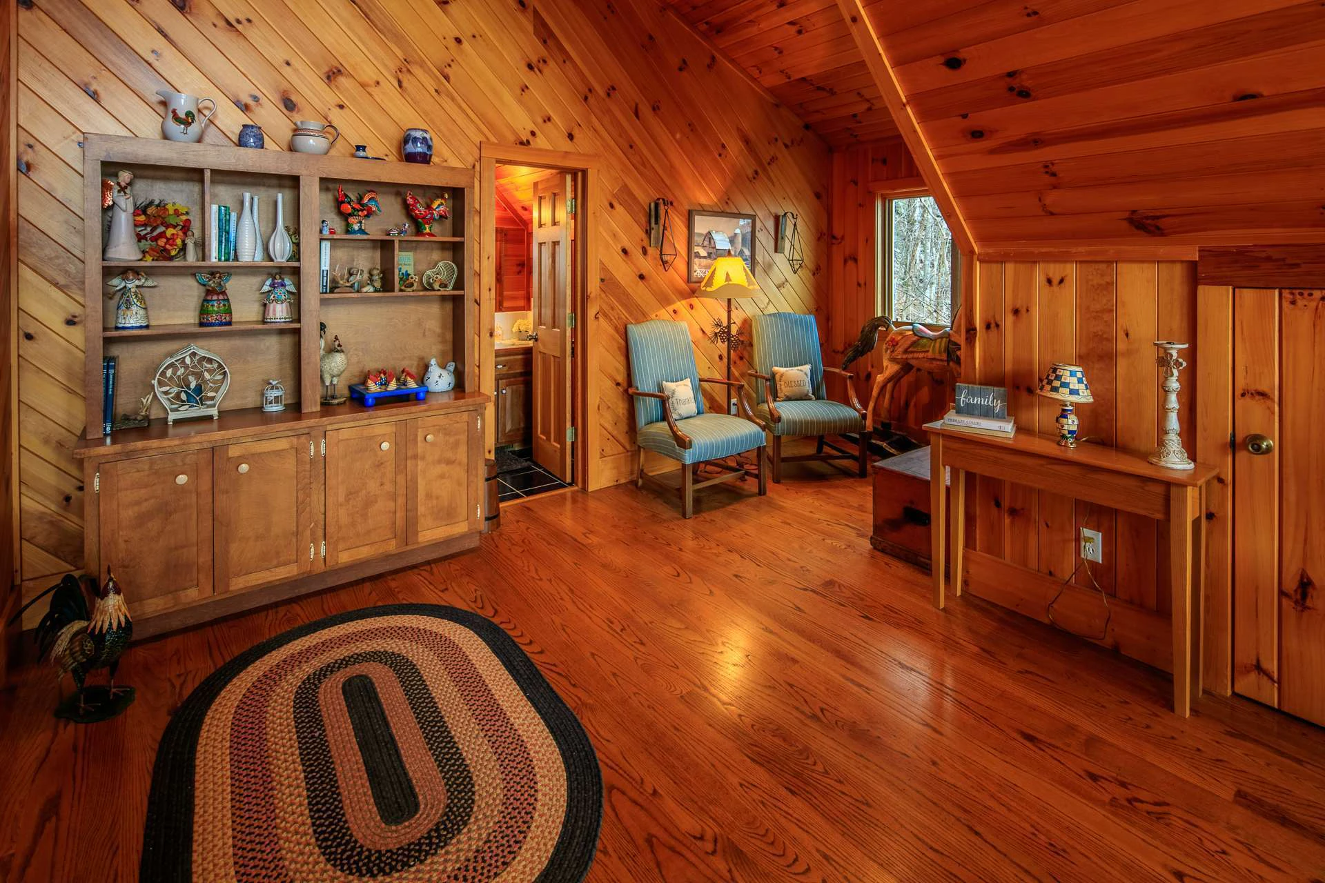 Image number 14 for the current listing