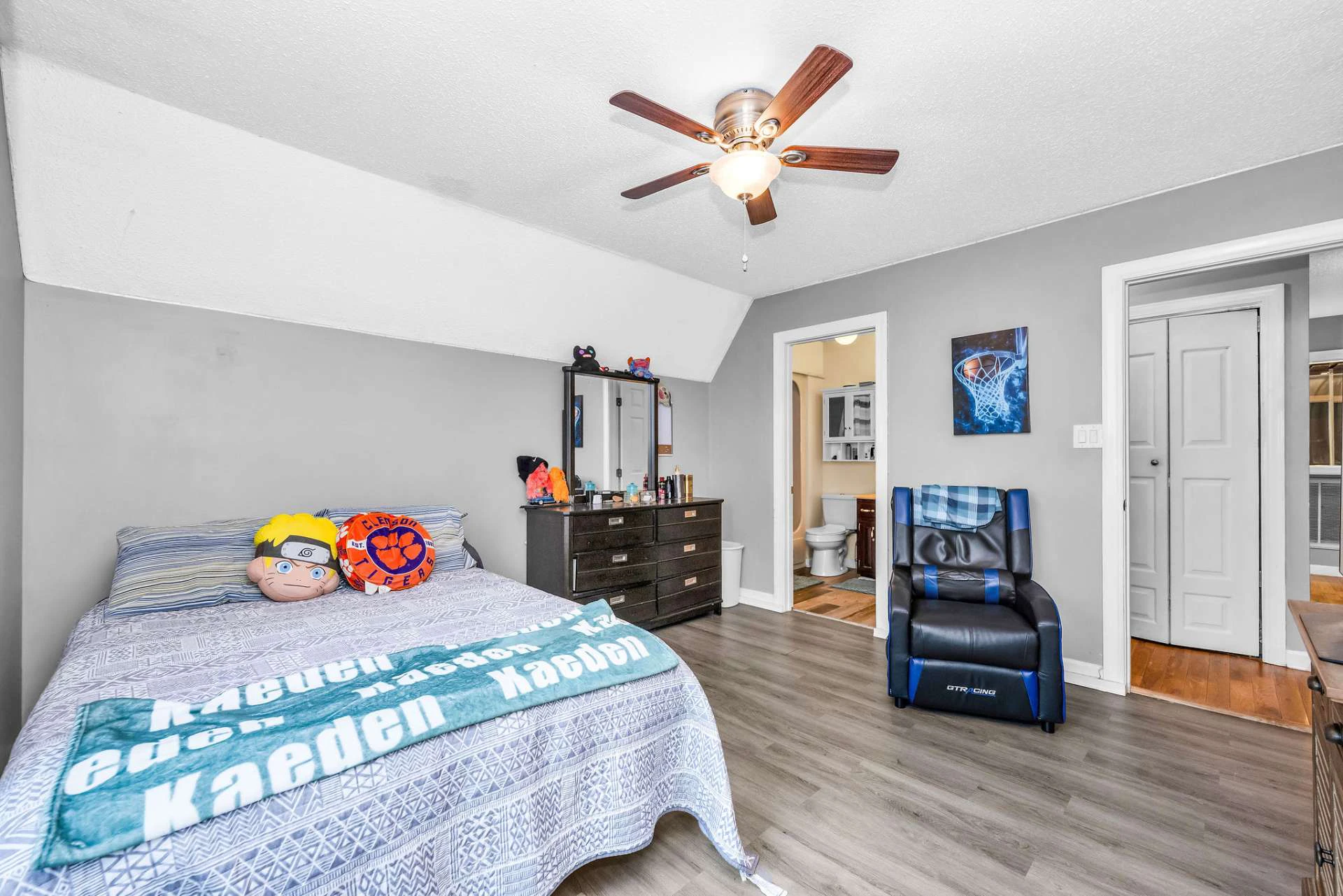 Image number 4 for the current listing