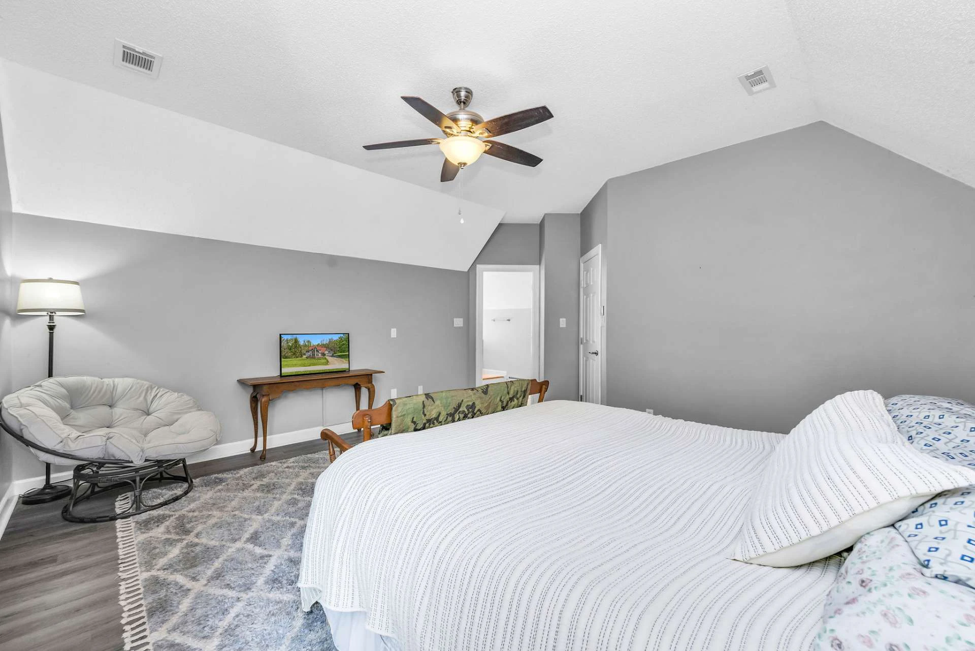Image number 9 for the current listing