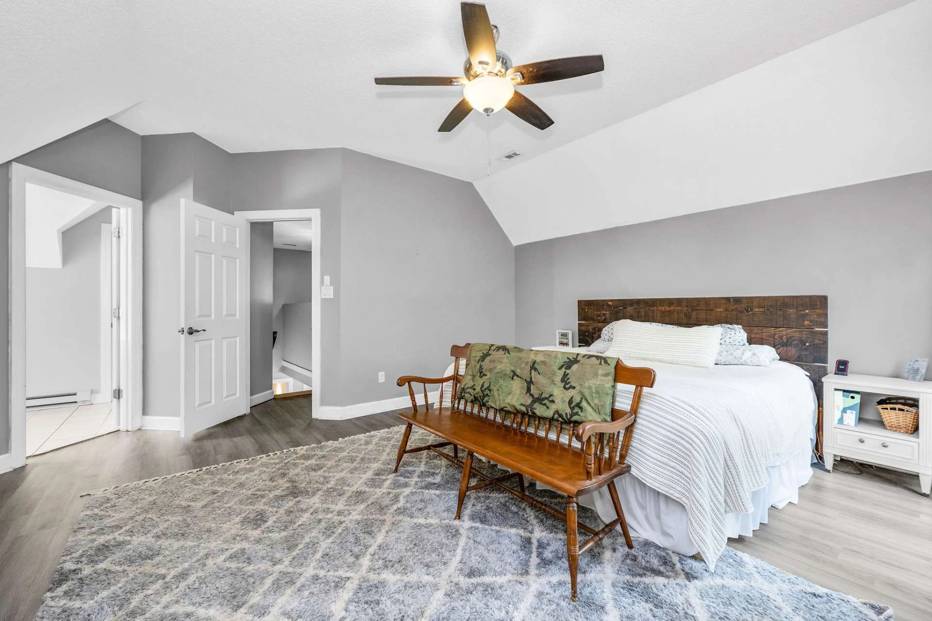 Image number 10 for the current listing