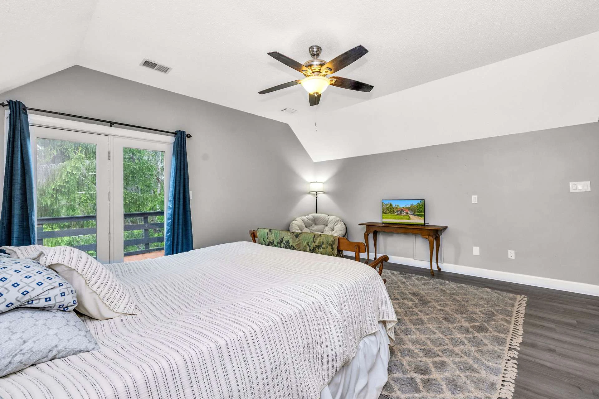 Image number 12 for the current listing