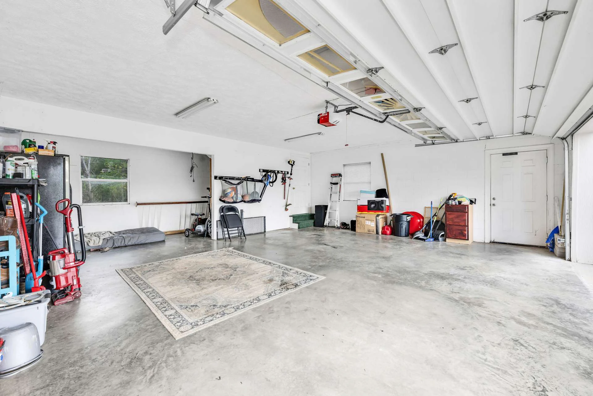 Image number 20 for the current listing