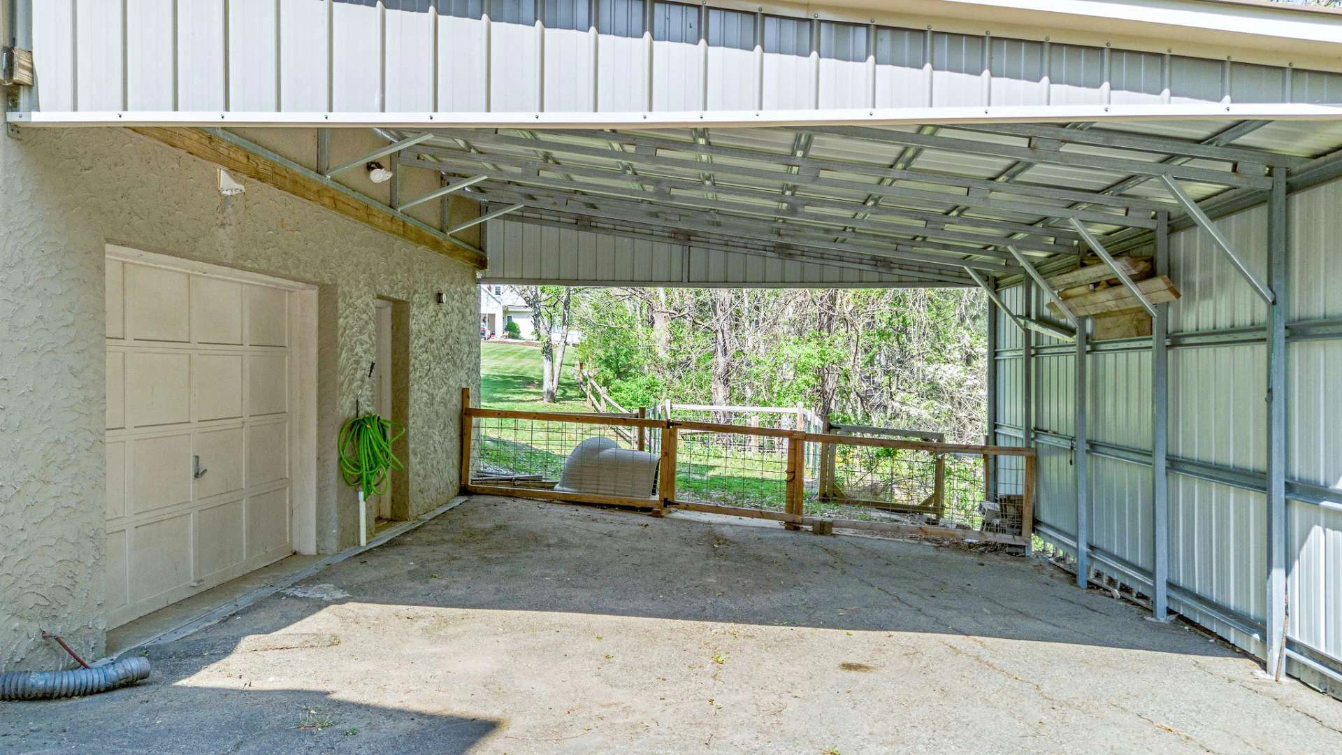 Image number 21 for the current listing