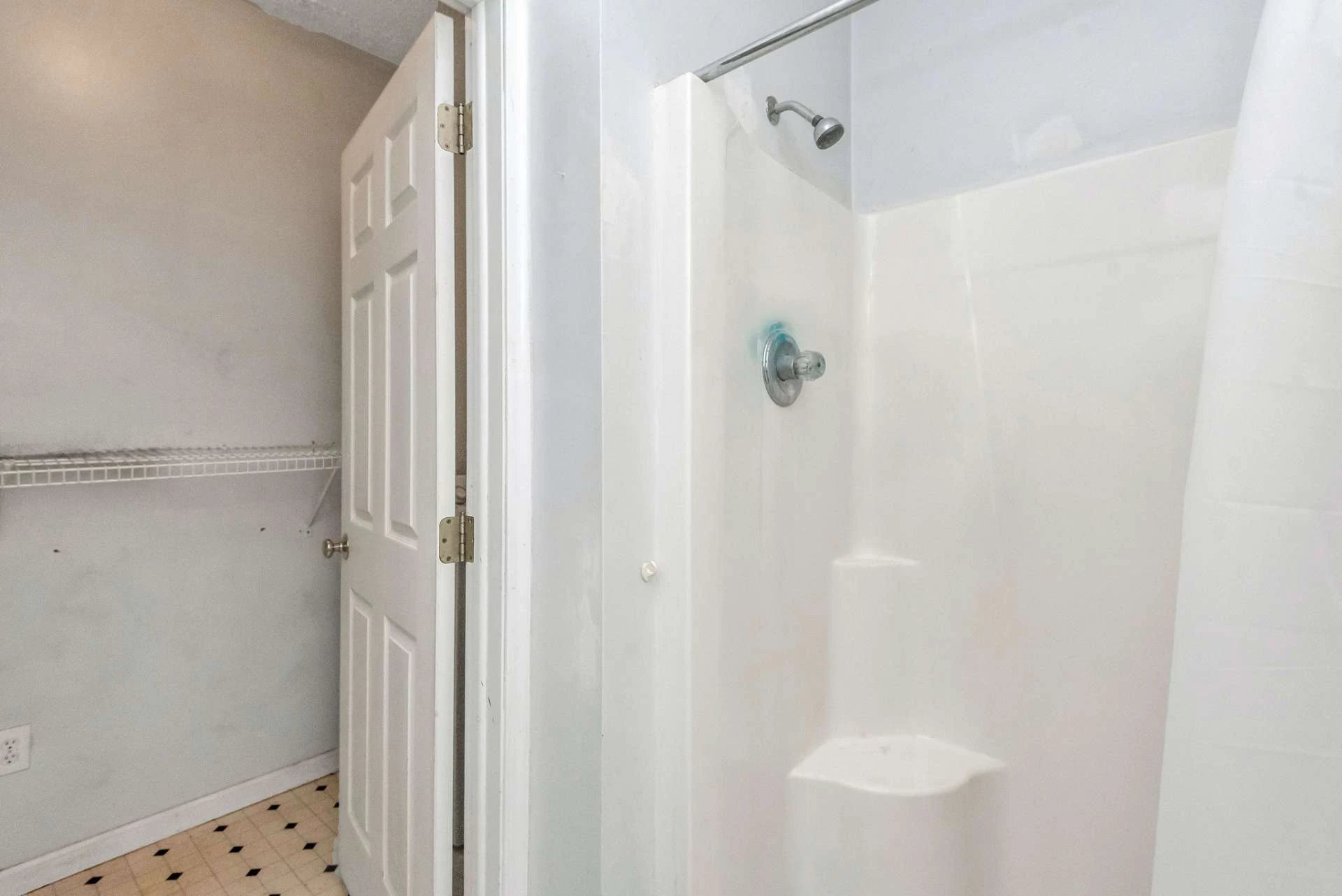 Image number 3 for the current listing