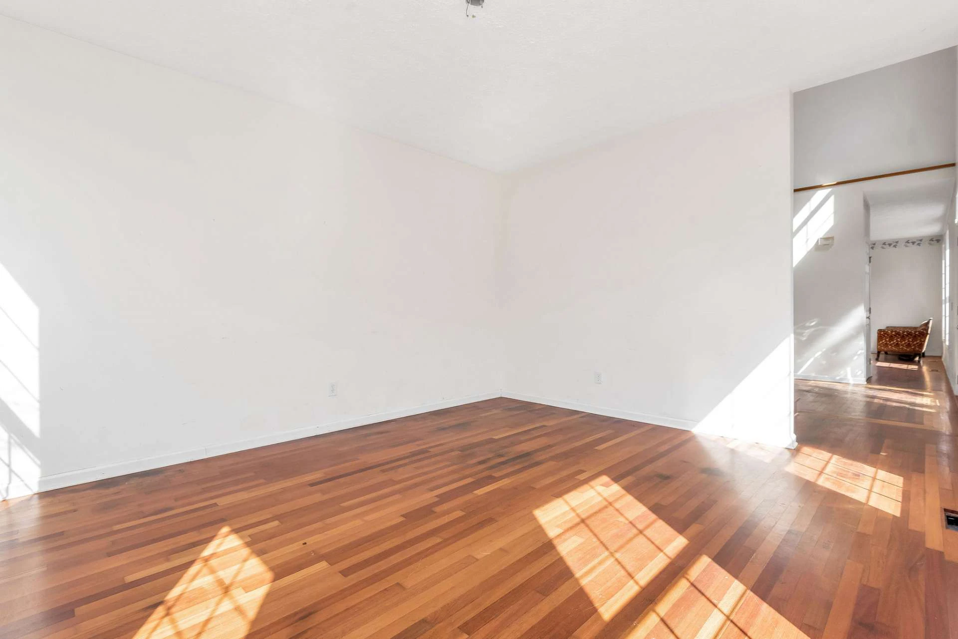 Image number 4 for the current listing