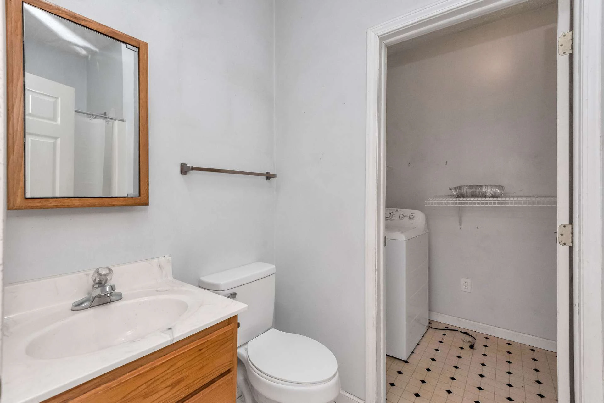 Image number 5 for the current listing