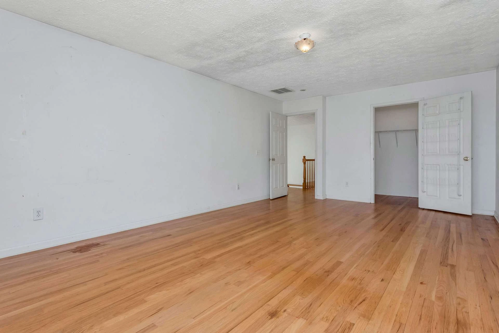 Image number 11 for the current listing