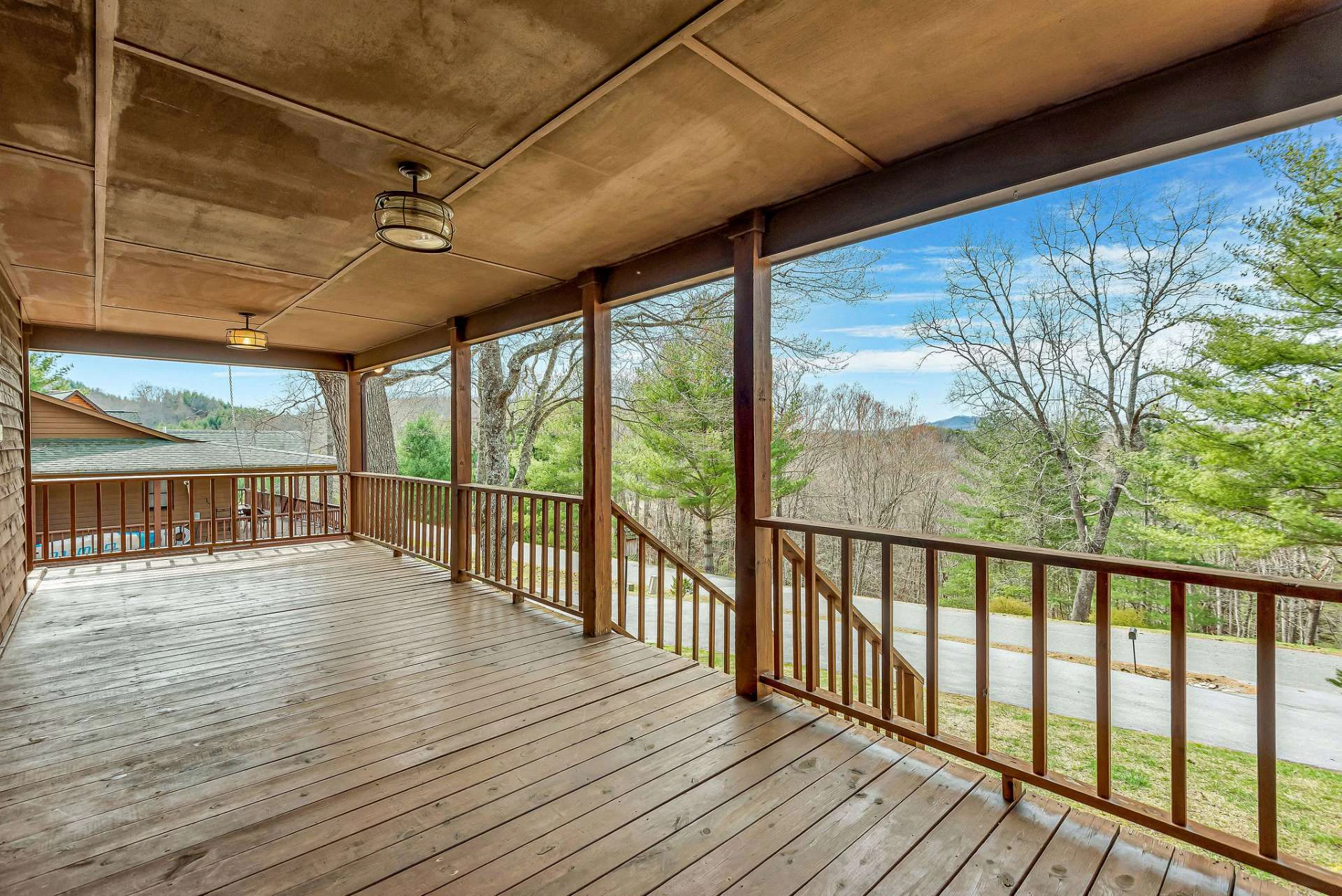 Image number 15 for the current listing