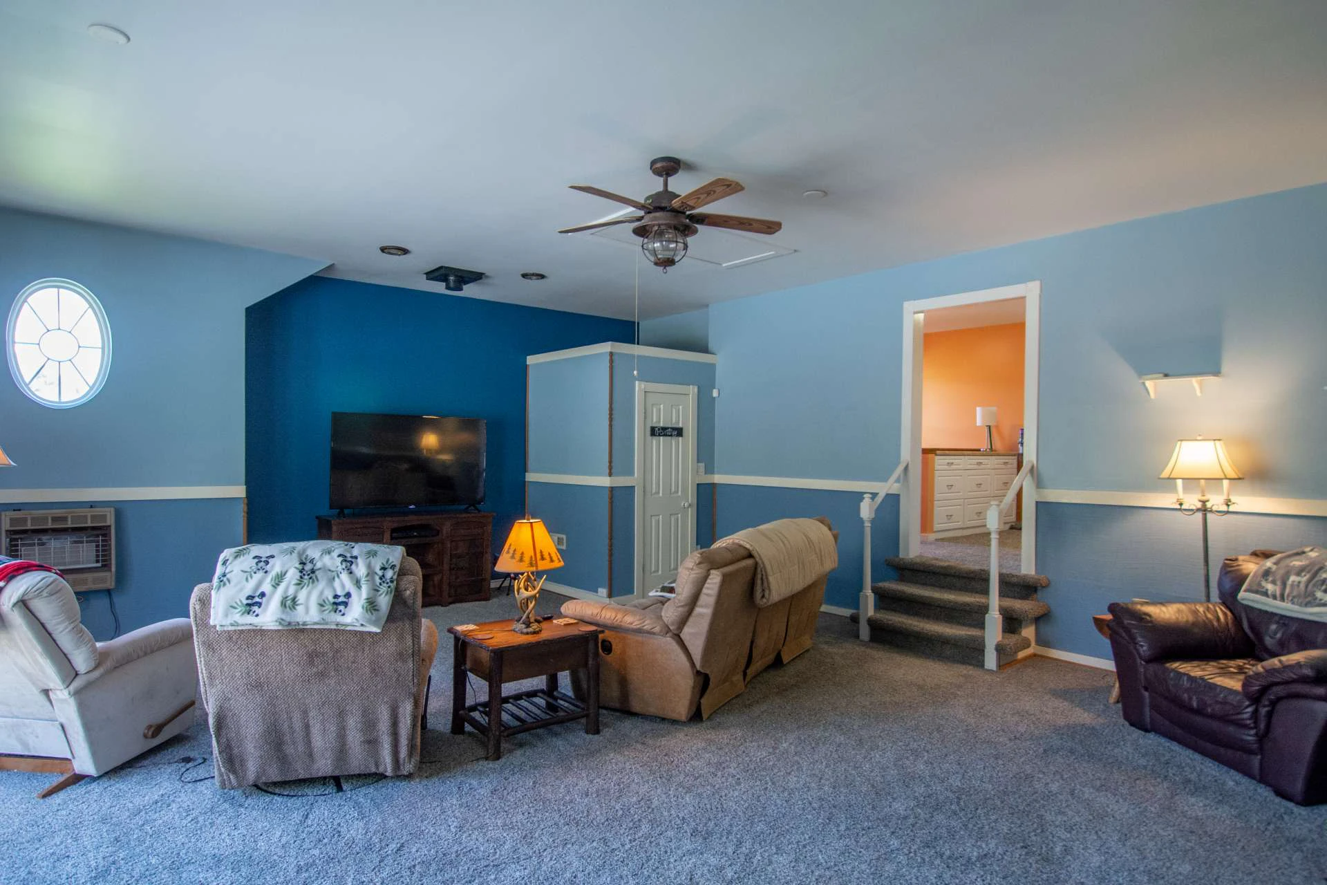 Image number 2 for the current listing