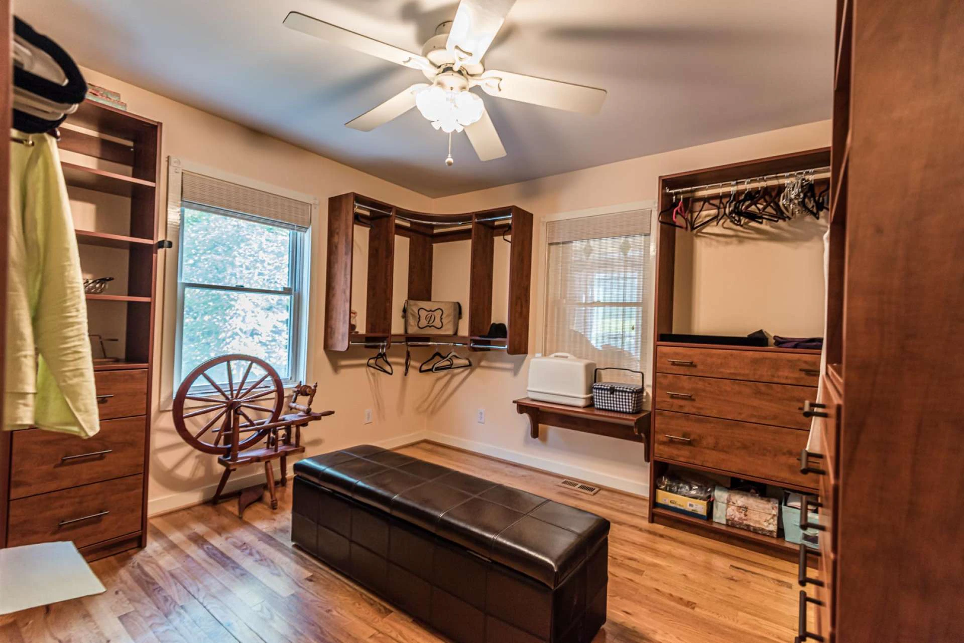 Image number 11 for the current listing