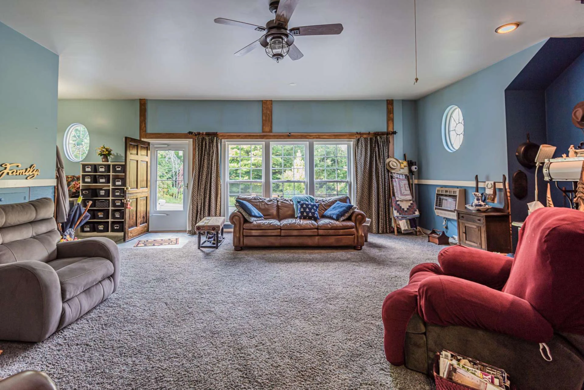 Image number 15 for the current listing