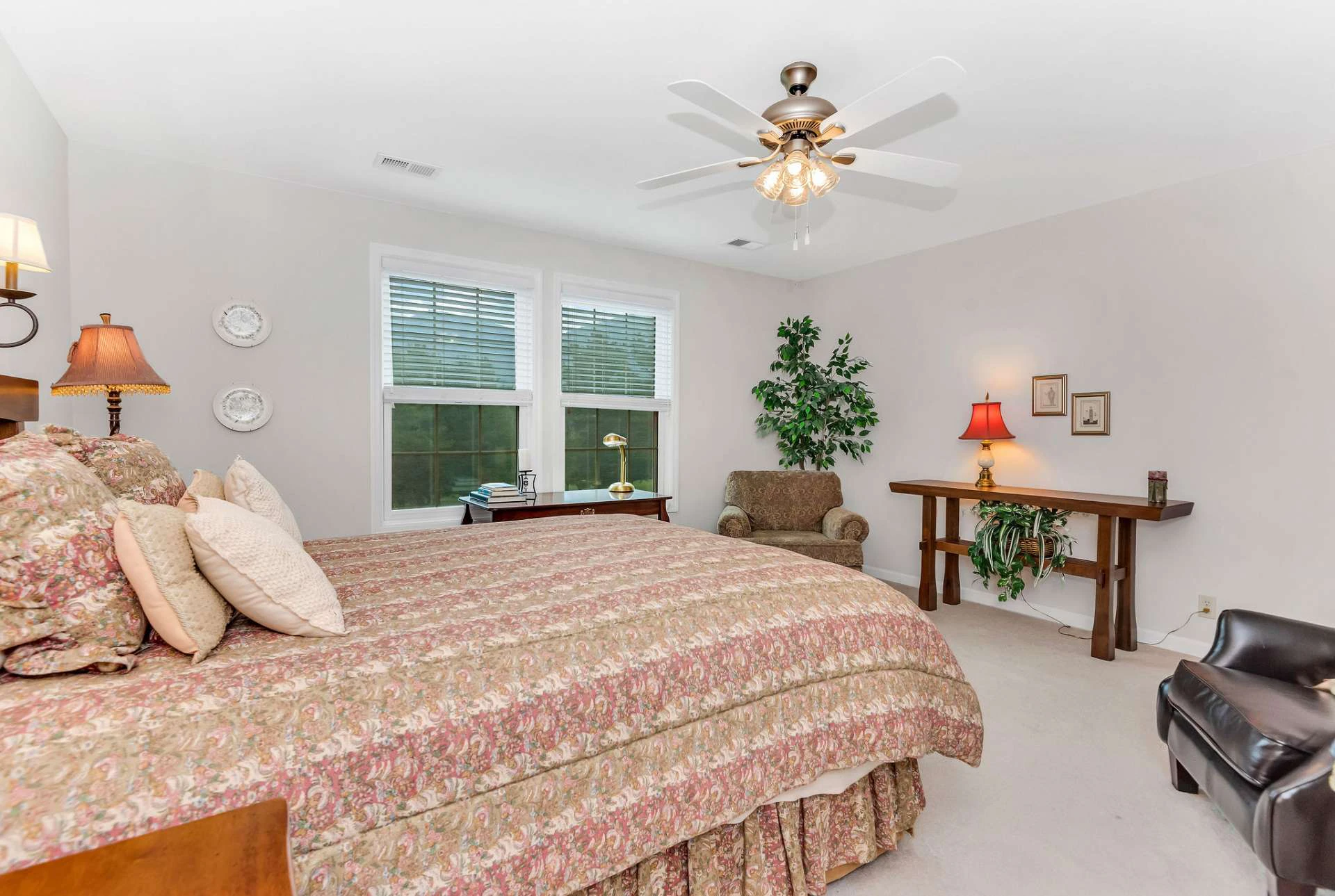 Image number 12 for the current listing