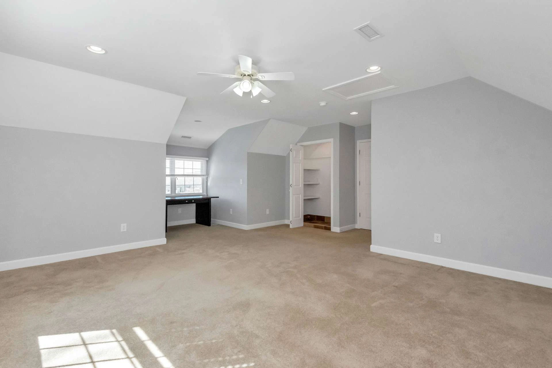 Image number 5 for the current listing