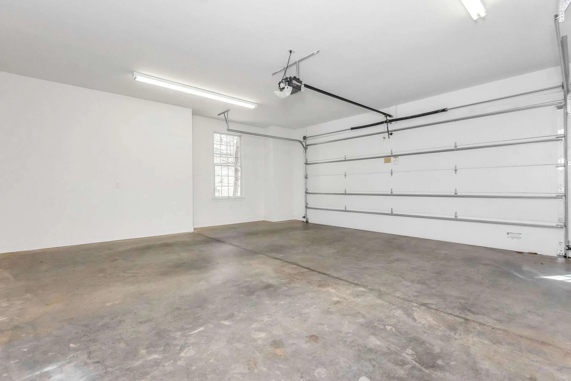 Image number 13 for the current listing