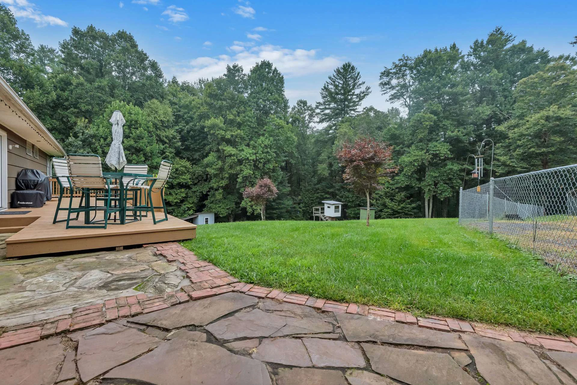 Image number 19 for the current listing