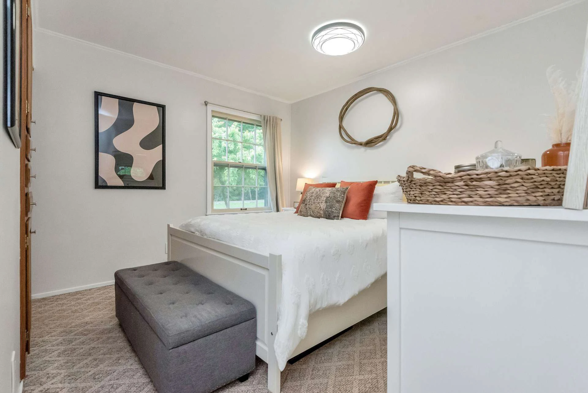 Image number 11 for the current listing