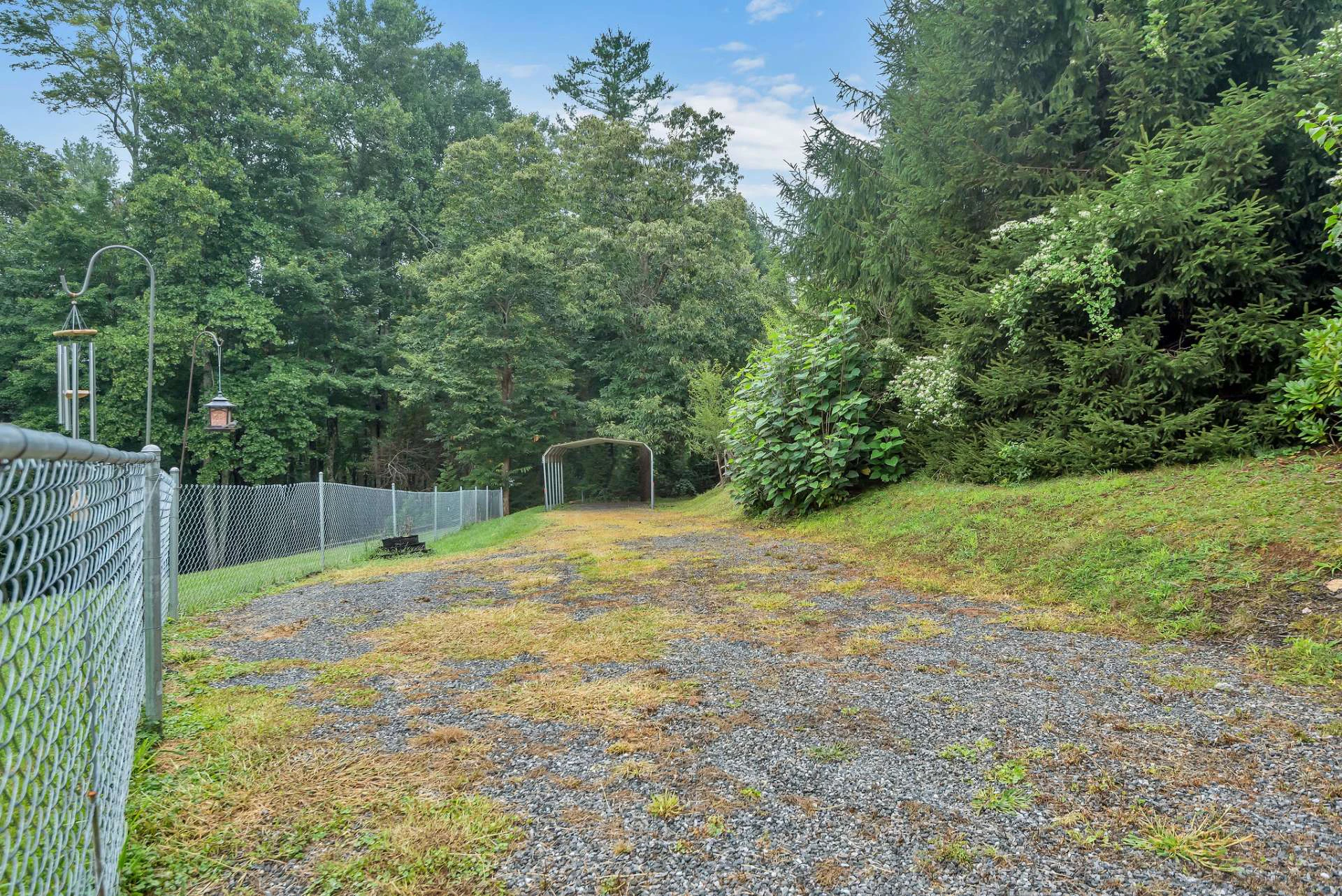 Image number 21 for the current listing