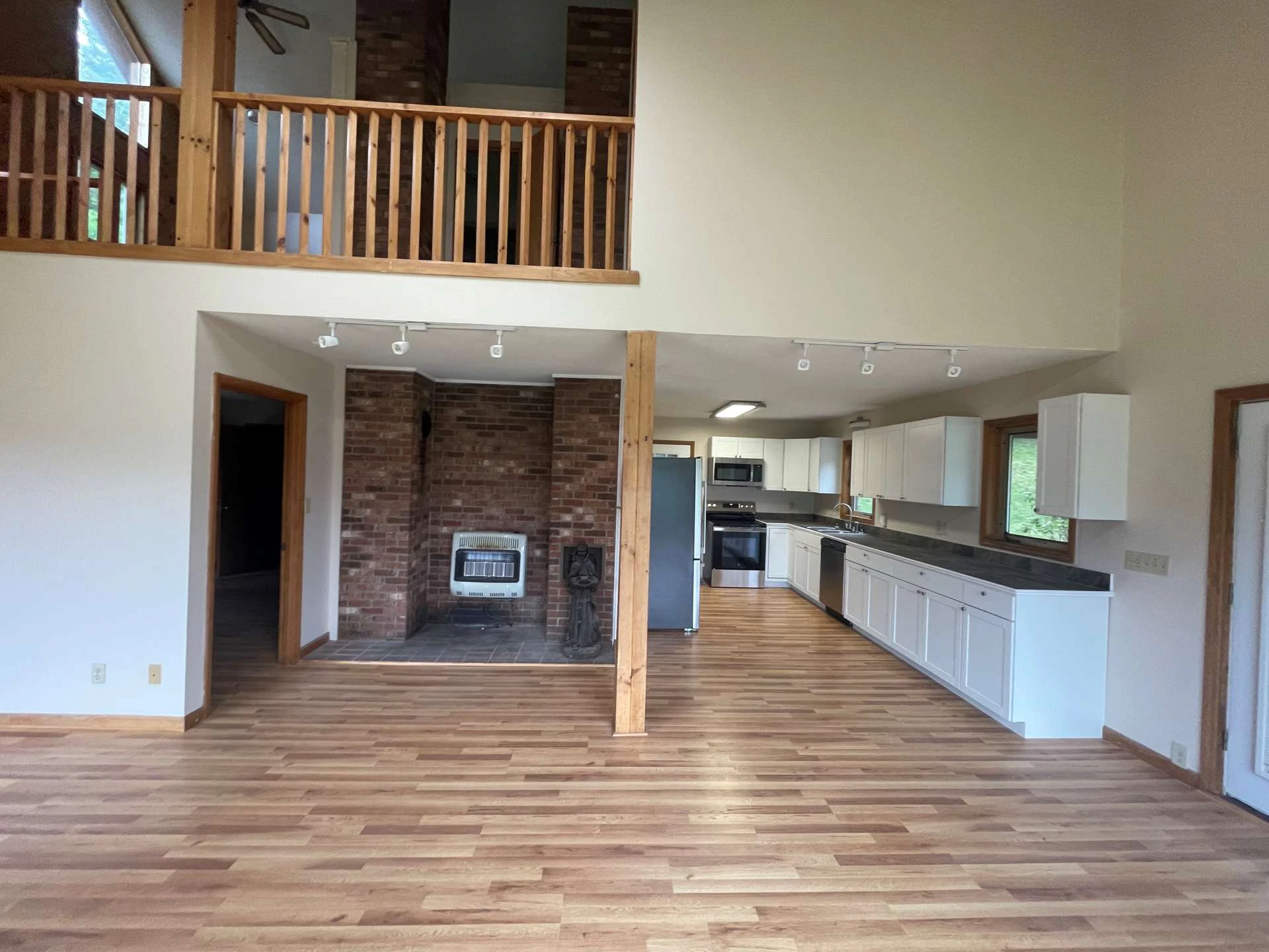 Image number 4 for the current listing