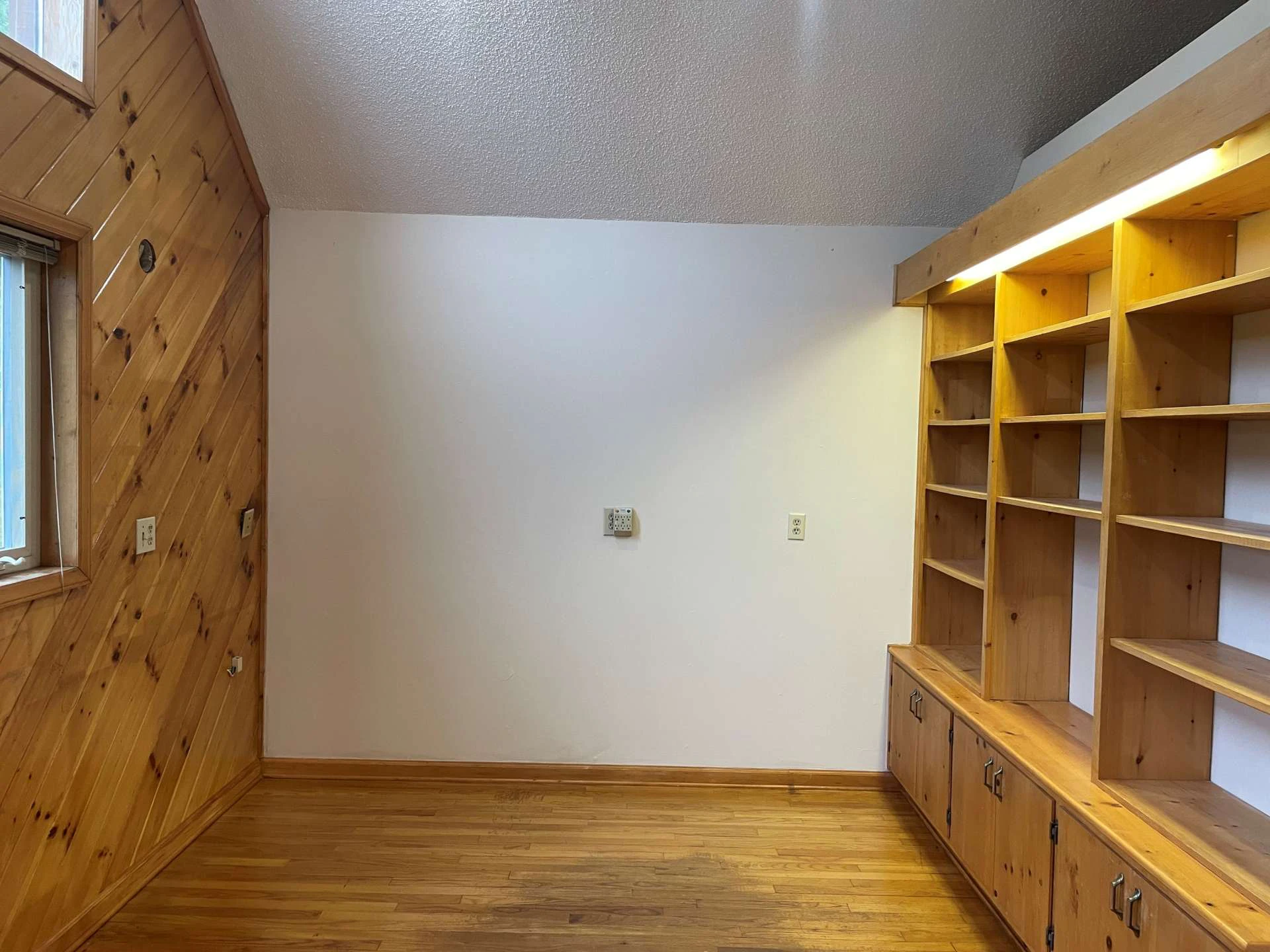 Image number 11 for the current listing