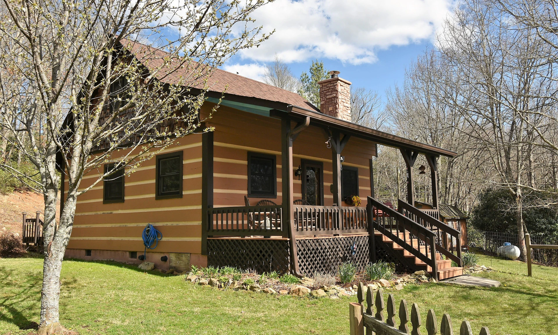 Image number 1 for the current listing