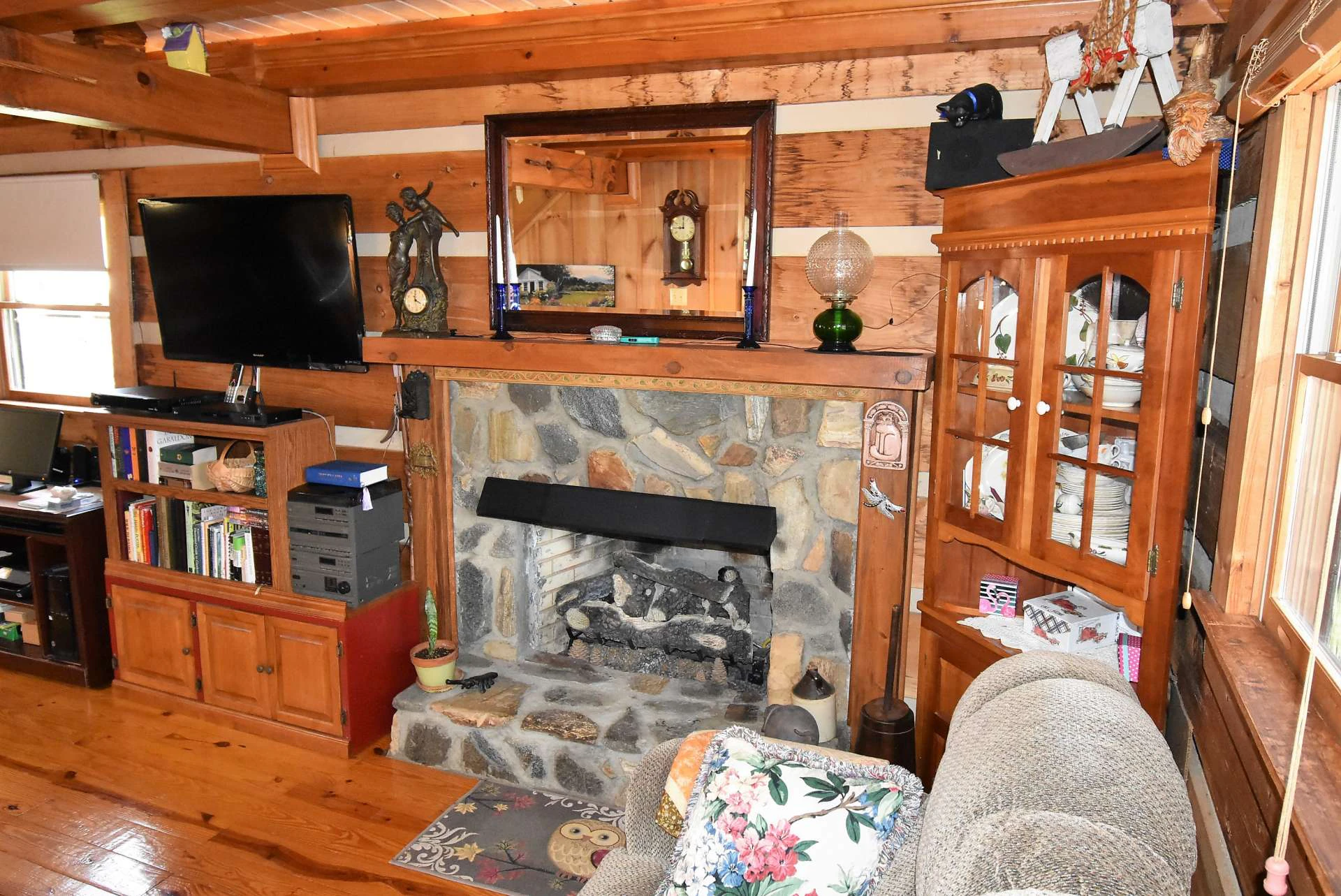 Image number 16 for the current listing